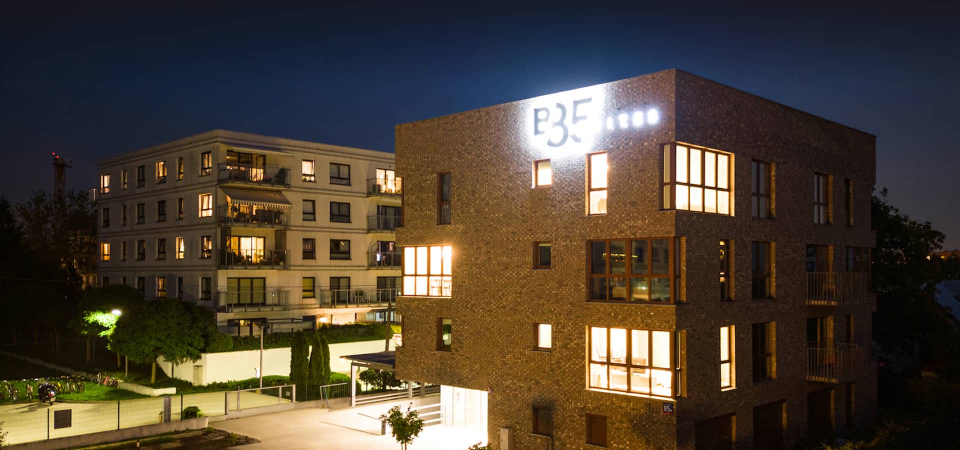 <strong>B85 Suites: </strong><br />Samoobsługowy check-in<br />i komfortowe apartamenty